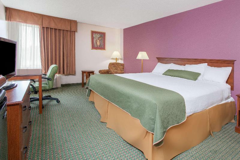 Days Inn & Suites by Wyndham Mt Pleasant image