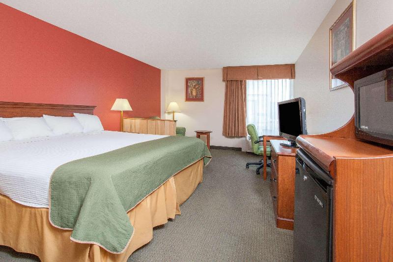 Days Inn & Suites by Wyndham Mt Pleasant image