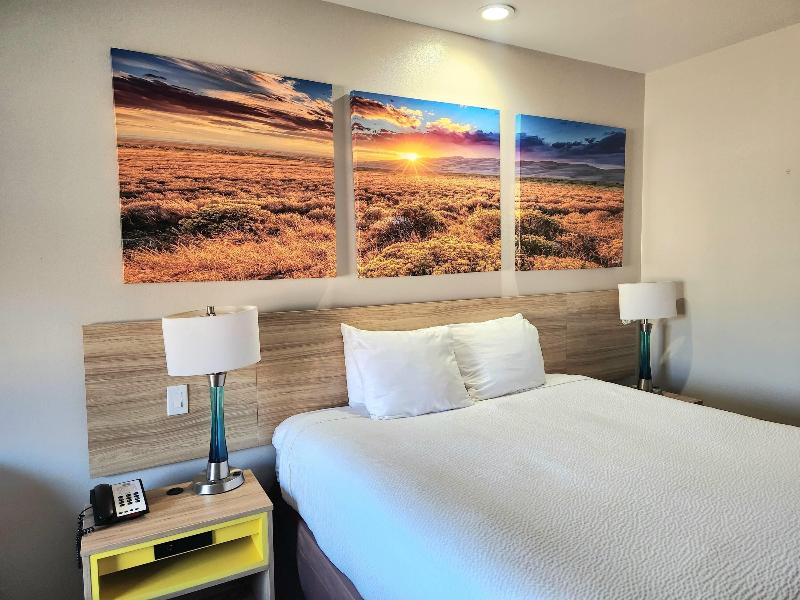 Days Inn & Suites by Wyndham Katy image