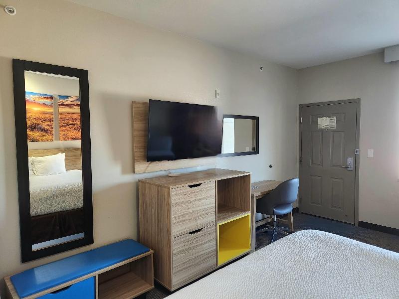 Days Inn & Suites by Wyndham Katy image