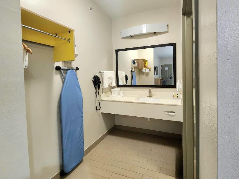 Days Inn & Suites by Wyndham Katy image