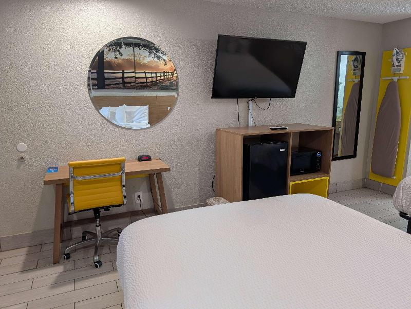 Days Inn By Wyndham Arcadia image