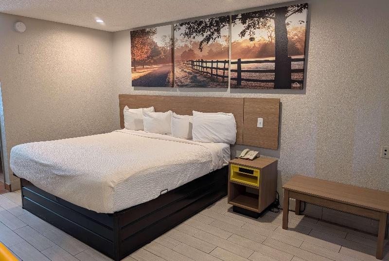 Days Inn By Wyndham Arcadia image