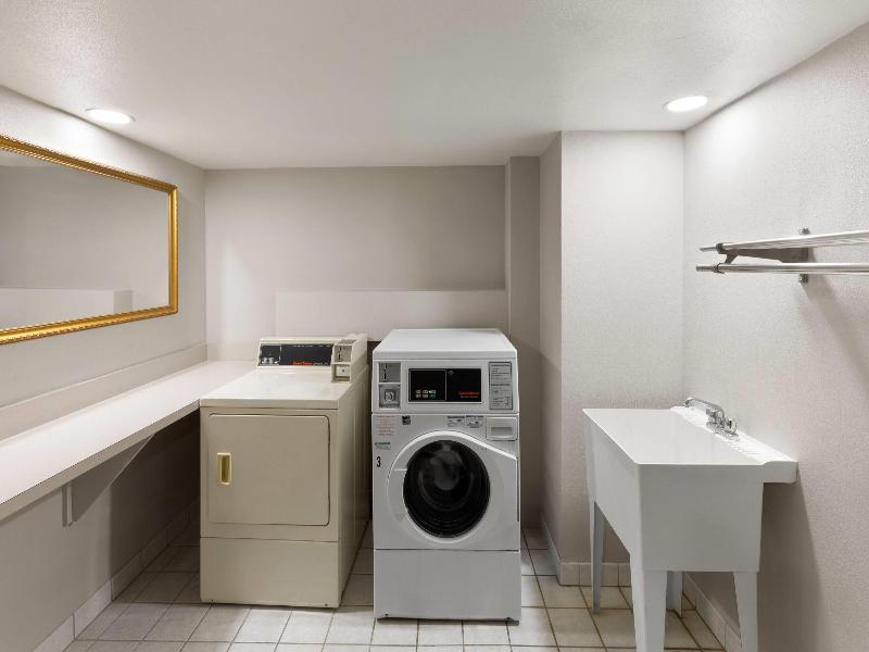 Days Inn by Wyndham Tulsa Central