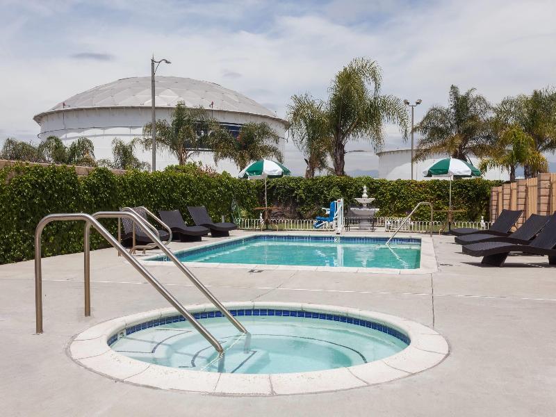 Days Inn & Suites by Wyndham South Gate image