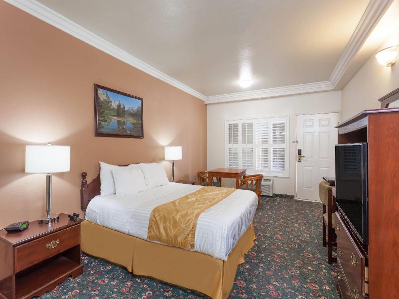 Days Inn & Suites by Wyndham South Gate image