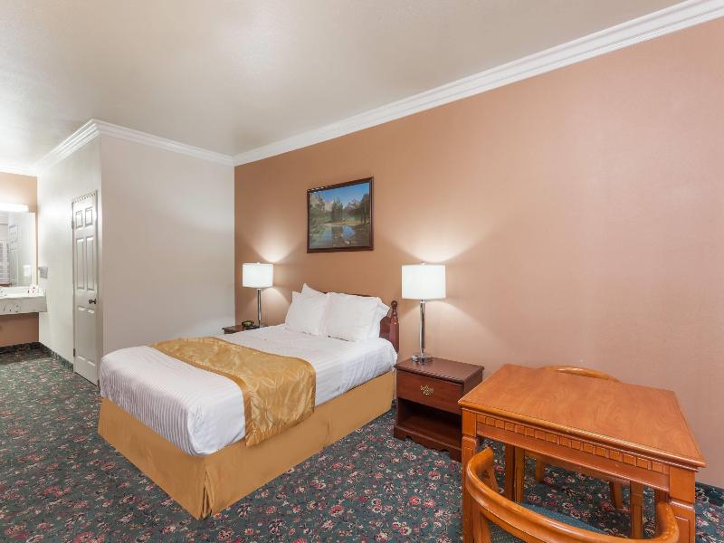 Days Inn & Suites by Wyndham South Gate image