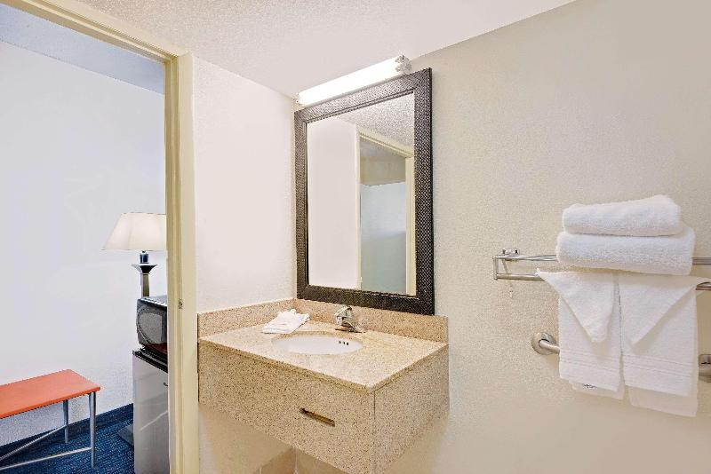 Days Inn By Wyndham Easton image