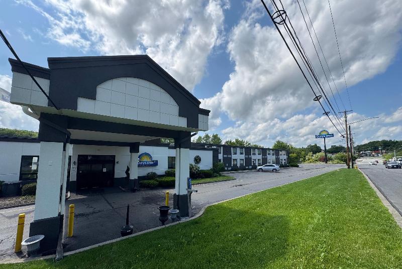 Days Inn by Wyndham Liberty image