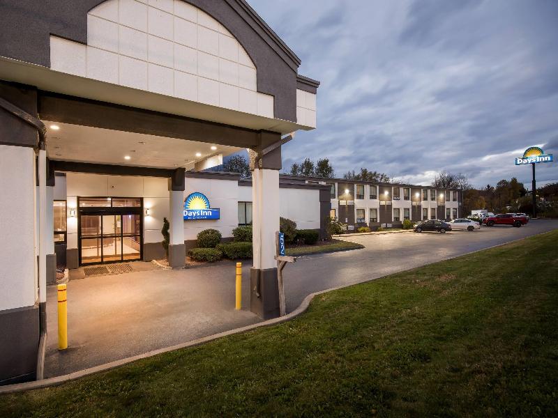 Days Inn by Wyndham Liberty image