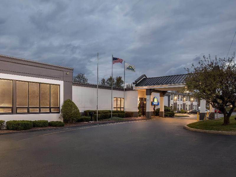 Days Inn by Wyndham Liberty image