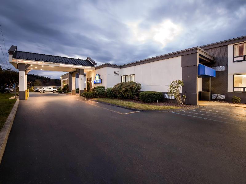 Days Inn by Wyndham Liberty image