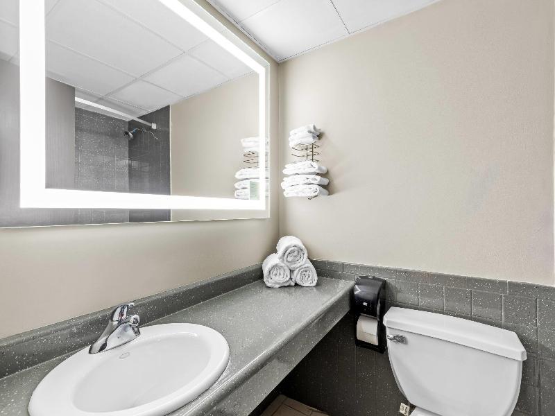 Days Inn by Wyndham Liberty image