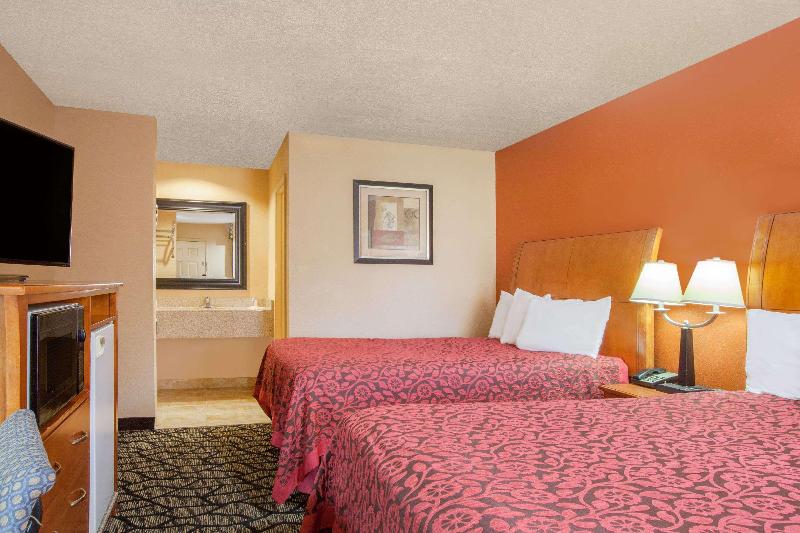 Days Inn By Wyndham Centerville image