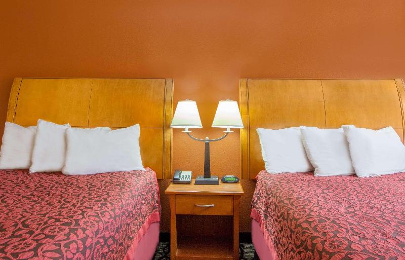 Days Inn By Wyndham Centerville image