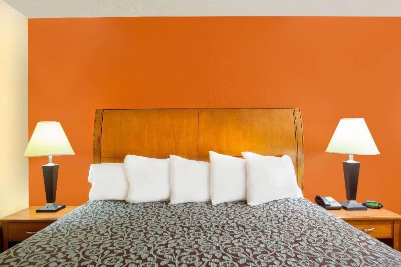 Days Inn By Wyndham Centerville image