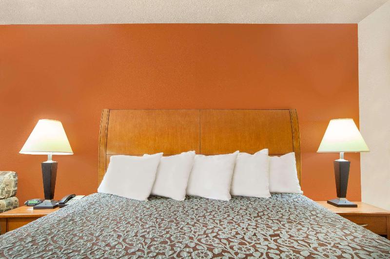 Days Inn By Wyndham Centerville image