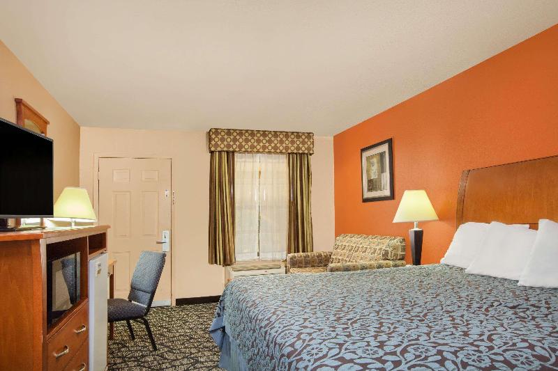 Days Inn By Wyndham Centerville image