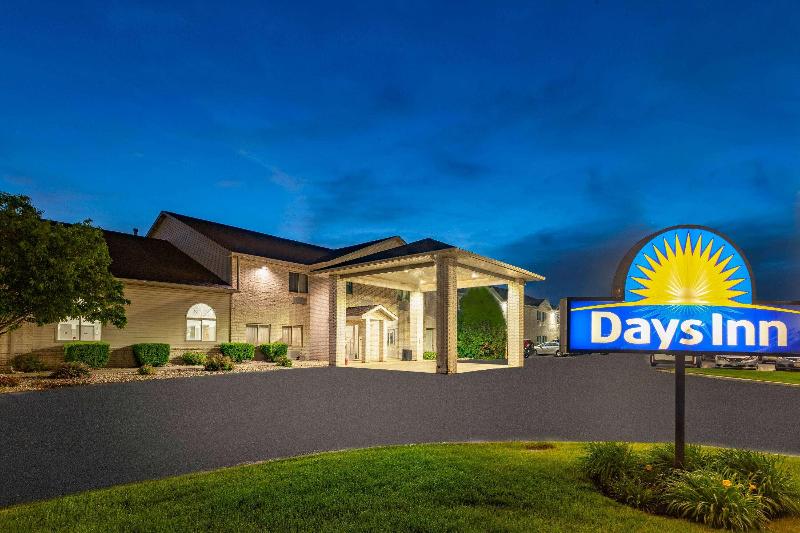 Days Inn by Wyndham Racine/Sturtevant image