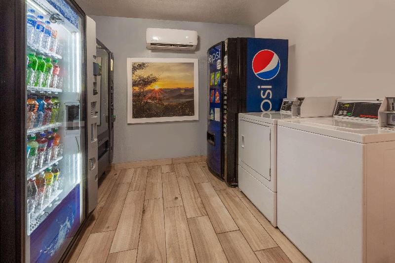 Days Inn by Wyndham Racine/Sturtevant image