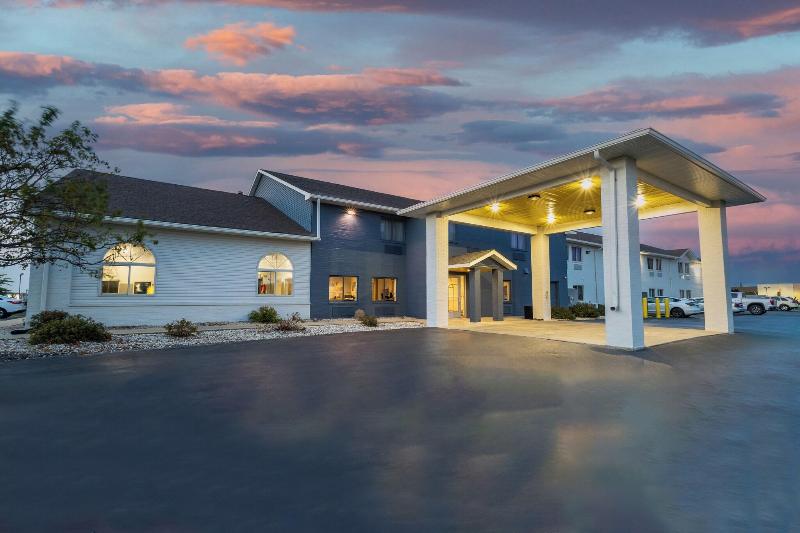 Days Inn by Wyndham Racine/Sturtevant image