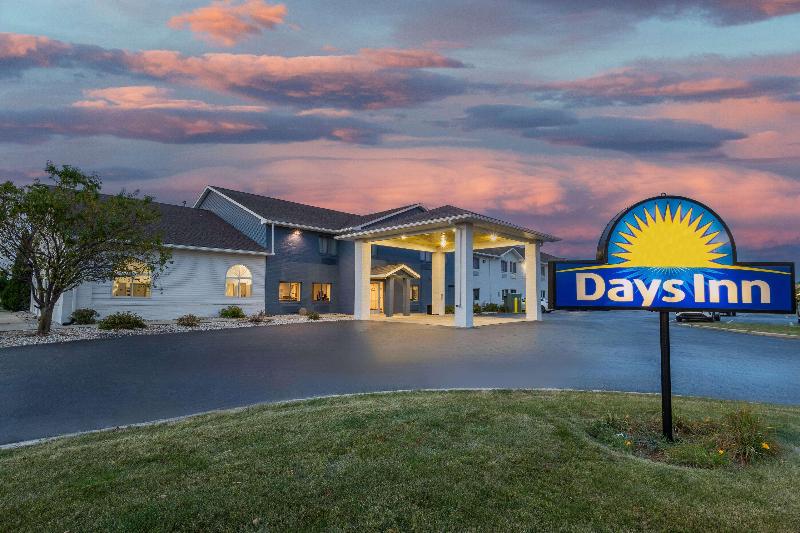 Days Inn by Wyndham Racine/Sturtevant image