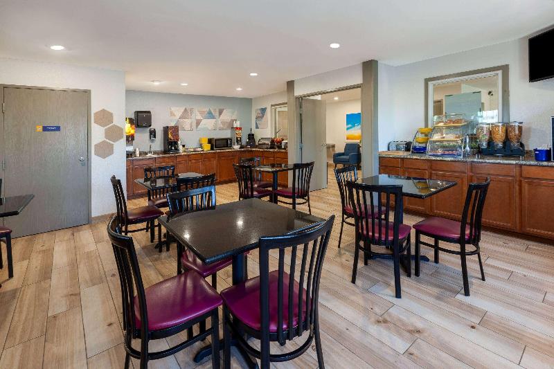 Days Inn by Wyndham Racine/Sturtevant image