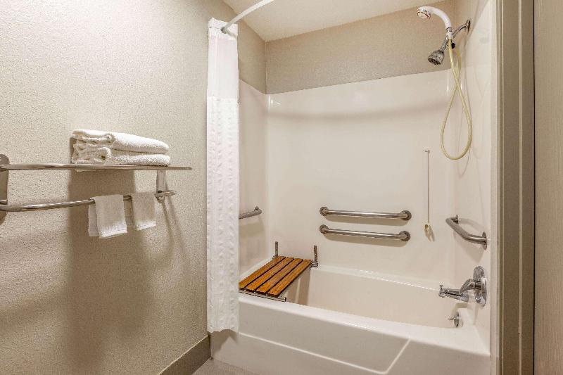 Days Inn by Wyndham Racine/Sturtevant image