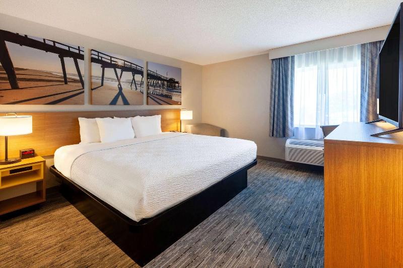 Days Inn by Wyndham Racine/Sturtevant image