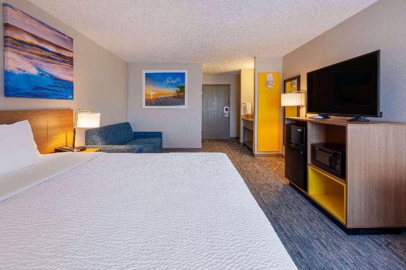 Days Inn by Wyndham Racine/Sturtevant image