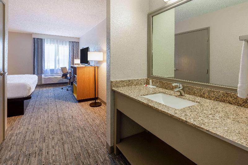 Days Inn by Wyndham Racine/Sturtevant image