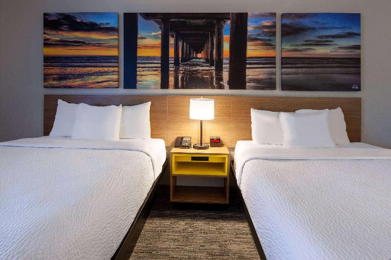 Days Inn by Wyndham Racine/Sturtevant image