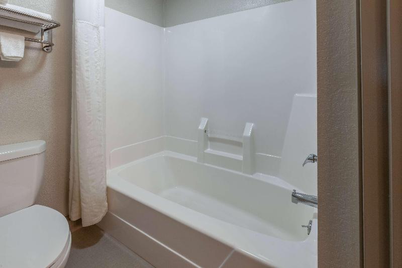 Days Inn by Wyndham Racine/Sturtevant image