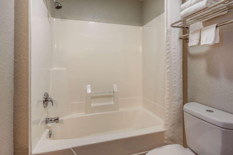 Days Inn by Wyndham Racine/Sturtevant image