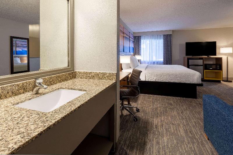Days Inn by Wyndham Racine/Sturtevant image
