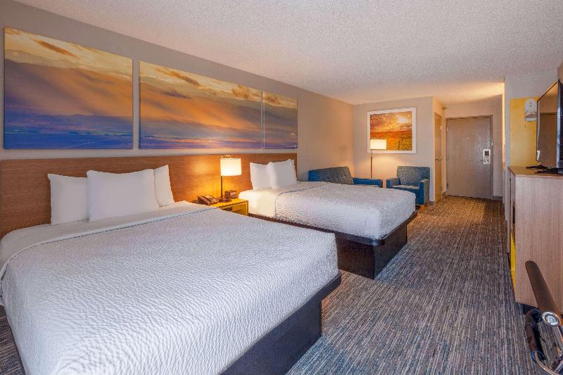 Days Inn by Wyndham Racine/Sturtevant image