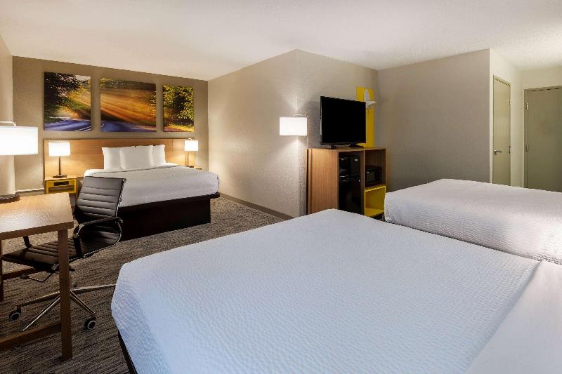 Days Inn by Wyndham Racine/Sturtevant image