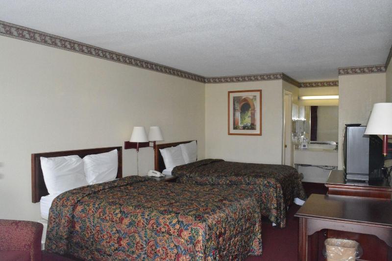 Knights Inn Hurricane Mills image