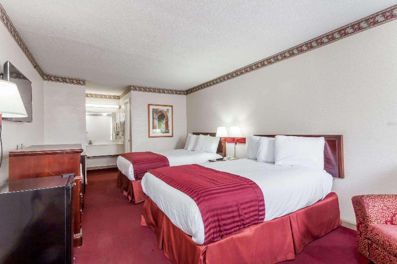 Knights Inn Hurricane Mills image