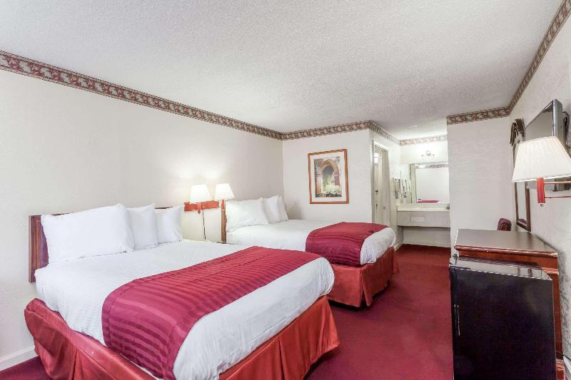 Knights Inn Hurricane Mills image