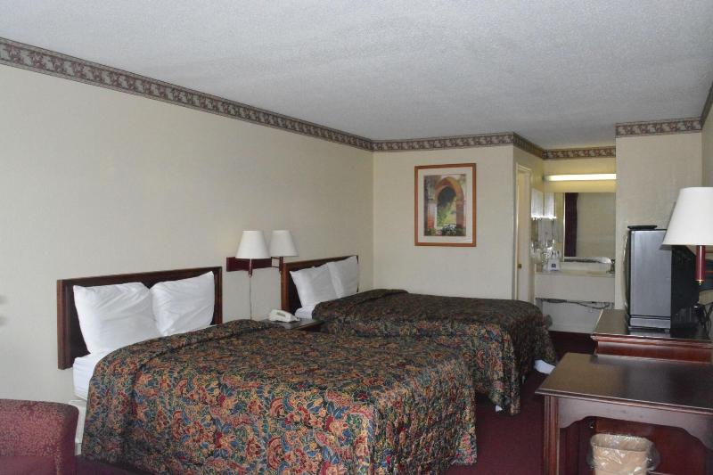 Knights Inn Hurricane Mills image