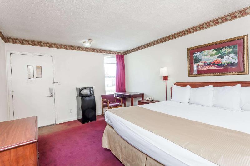 Knights Inn Hurricane Mills image
