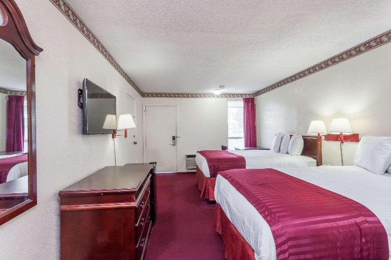 Knights Inn Hurricane Mills image