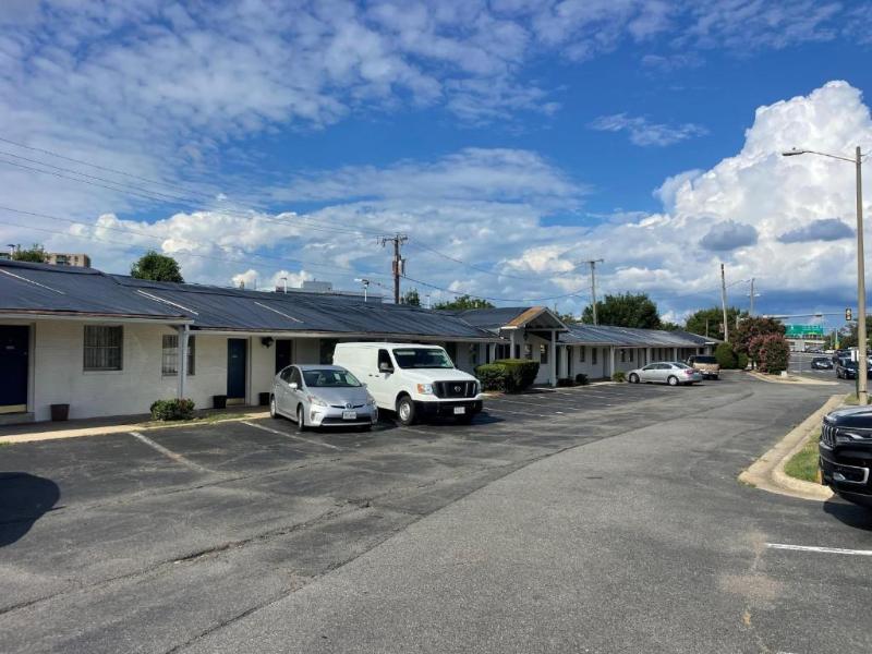 Budget Host Travelers Motel — general view