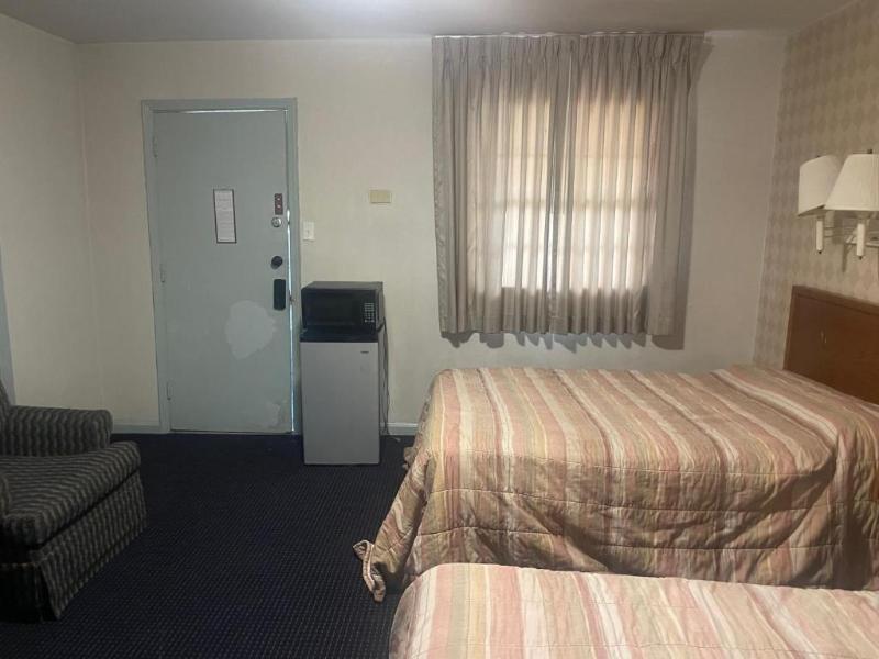 Budget Host Travelers Motel image