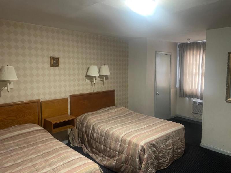 Budget Host Travelers Motel image
