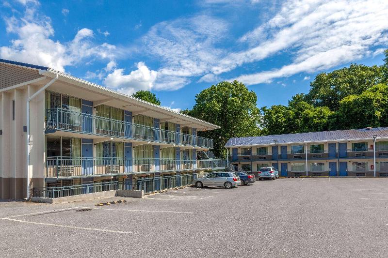 Days Inn by Wyndham Charles Town image