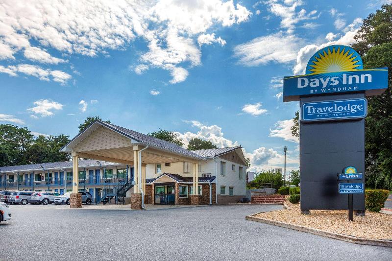 Days Inn by Wyndham Charles Town image