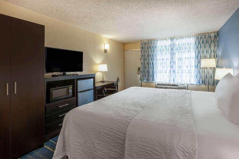 Days Inn by Wyndham Charles Town image