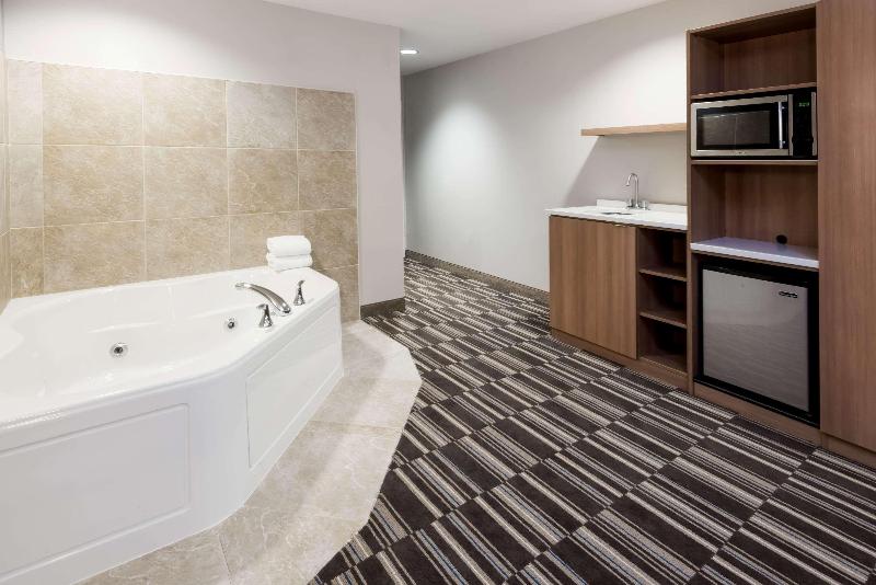 Microtel Inn & Suites Penn Yan Finger Lakes Regio image